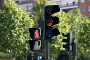 SEMAFORO PARA COCHES Y PEATONES DE MADRID