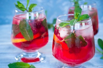 Lemonade with mint and raspberries.