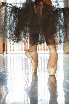 ballerina on toes in pointes