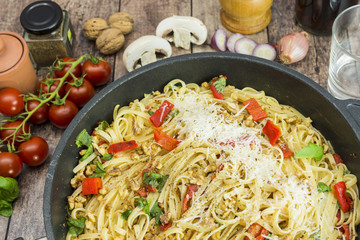 Paprika-Wallnuss-Pasta