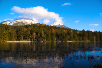 オンネトーと阿寒岳