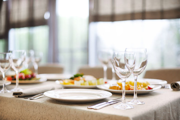 Snacks and glasses for wine set in restaurant
