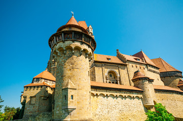 Fototapeta na wymiar The medieval Kreuzenstein castle in Leobendorf village near Vien