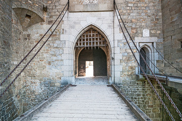 Stenen brug in middeleeuws kasteel Kreuzenstein in villa Leobendorf
