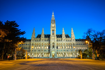 Fototapeta na wymiar City Hall (Rathaus) in Vienna, Austria in evening