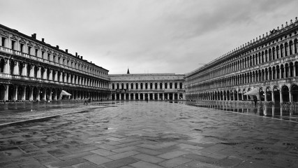 Obraz premium Piazza San Marco | Venedig in Monochrom