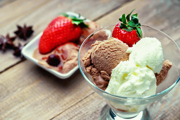 Ice cream sundae, anise and strawberry