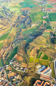 vista aerea de campos y casas en la zona ba&ntilde;oles girona