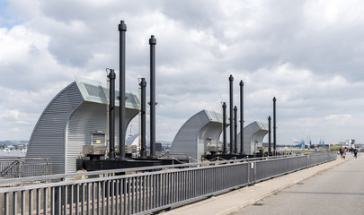 The mechanisms of Cardiff Bay Barrage in Wales 