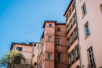 Fototapeta na wymiar Immeubles dans le quartier Saint-Jean du Vieux Lyon