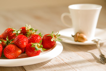 Ripe strawberry fruits on a white plate