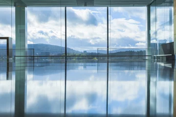 Photo sur Plexiglas Aéroport Empty interior of modern building with reflection of blue sky