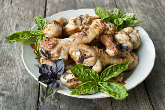Fried chicken legs with basil