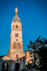 La Basilique Notre-Dame de Fourvière et la vierge doré à Lyon