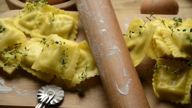 Ravioli Равиоли רביולי Raviolis راویولی Ռավիոլի ラビオリ 라비올리 Равиоли ราวีโอลี Cucina italiana Raviolo 意大利餃 Kuchnia włoska Italian cuisine Итальянская кухня 義大利飲食 이탈리아 요리 مطبخ إيطالي イタリア料理 
  pasta