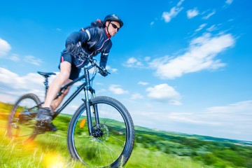 Obraz na płótnie Canvas Mountain Bike Rider
