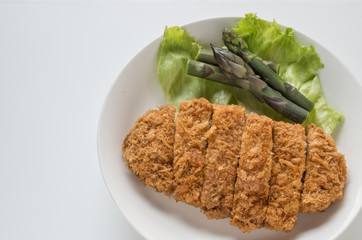 とんかつの紫アスパラ添え