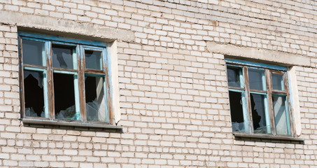 Fototapeta premium Broken windows