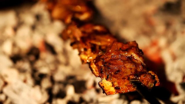Juicy slices of ribs cooked in the grill  /  Juicy slices of ribs cooked in the grill Full HD