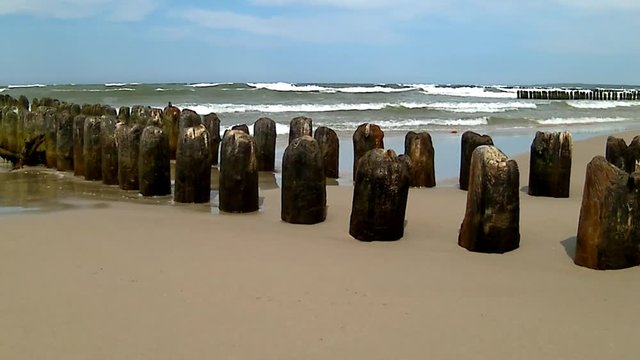  Buhnen am Ostseestrand in Ustka, Polen