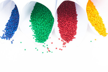 tinted plastic granulate for injection moulding process