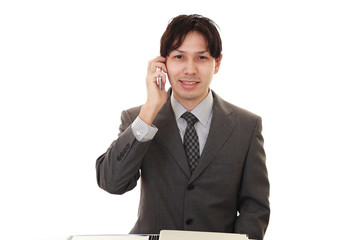 通話中の笑顔のビジネスマン