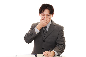 驚いた表情のビジネスマン