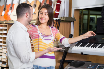 Family choosing synthesizer
