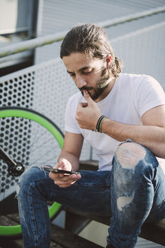 Stufen,Lifestyle,SMS,sitzen,Freizeit,lesen,Nachricht