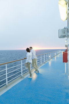 Urlaub,Kreuzfahrt,Reise,Reisende,Reling,Mann,Schiffsreise