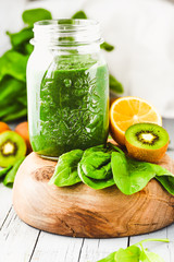 green smoothie with spinach, kiwi and citrus, summer detox, heal
