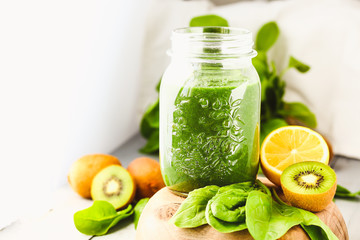 green smoothie with spinach, kiwi and citrus, summer detox, heal