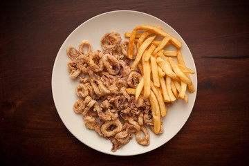 Fried calamari rings with fries