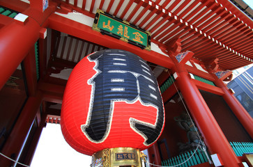 Fototapeta premium Kaminarimon Gate in Asakusa , Tokyo tourist attraction