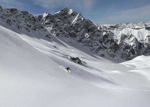 Winter,Sportler,Wintersport,Freizeit,Geschwindigkeit,Dynamisch,Winterurlaub