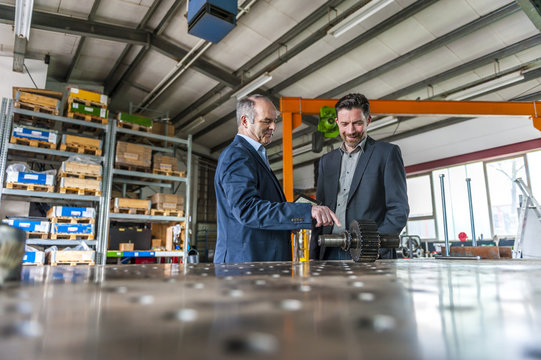 Zahnradgetriebe,Senior,Mobilit&auml;t,Werkstatt,Ingenieur,Arbeit,Erreichbarkeit