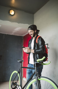 Radfahrer,Style,Lifestyle,SMS,Freizeit,lesen,stehen