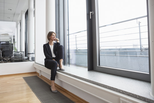 Fenster,Textfreiraum,Pause,sitzen,Zuversicht,Business,Gesch&auml;ftsfrau