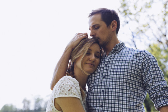 l&auml;cheln,entspannt,Freude,Geborgenheit,genie&szlig;en,gl&uuml;cklich,Liebe