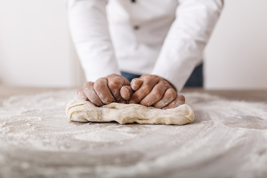 Koch,kochen,Nudelteig,Ravioli,Gastronomie,Teig,Mehl
