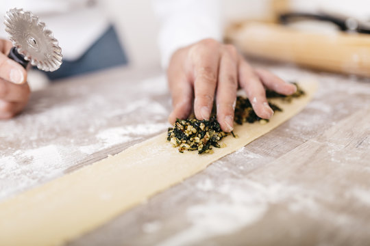 Koch,kochen,Nudelteig,Ravioli,Gastronomie,Teig,Mehl