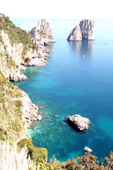 Superbe côte de l'ile de Capri
au large de Naples et Sorento en Italie