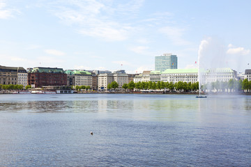 Binnenalster mit Fontäne in Hamburg