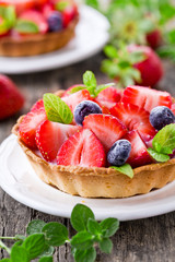 Sweet Blueberry And Strawberry Pie