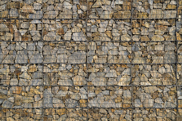 Steinkorbfassade aus gebrochenem Sandstein