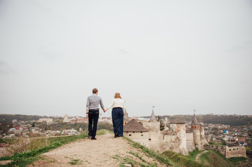 Obraz premium Young couple have fun near the medieval castle