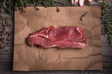Raw beef meat fillet - Filete de carne de ternera cruda - 111174480