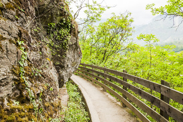 Marling, Wanderweg, Waalweg, Marlinger Waalweg, Wanderweg, Spazierweg, Felswand, Frühling, Vinschgau, Südtirol, Italien