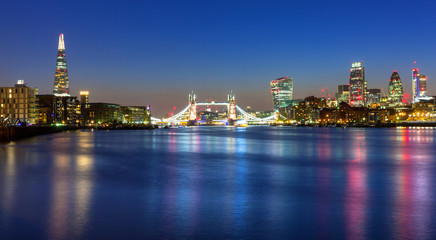 Obraz na płótnie Canvas Tower Bridge and cityscape of London at night, UK