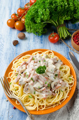 Spaghetti with Bechamel sauce, mushrooms and bacon